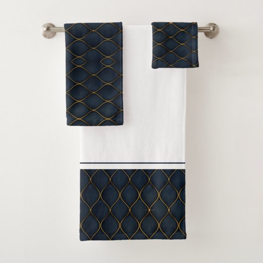 Modernes Agate Geode Navy Blue Gold Monogram Badhandtuch Set (Insitu)