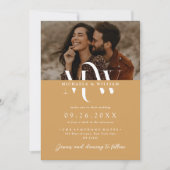 Modernes Allround-QR-Code in einem eleganten Monog Einladung (Vorderseite)