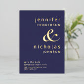 Modernes Ampersand Navy Blue Foto Save the Date Folieneinladung (Stehend vorne)