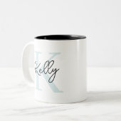 Modernes Aqua Blue Monogram Script Zweifarbige Tasse (Vorderseite Links)
