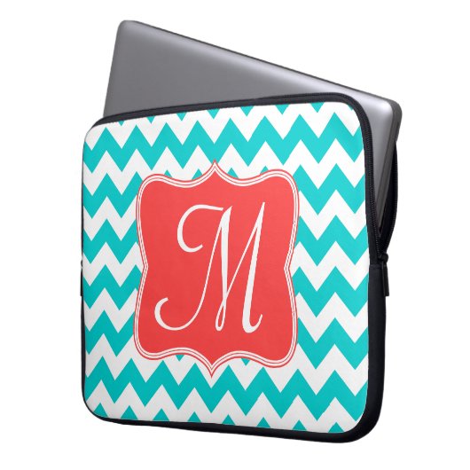 Modernes Aqua-korallenrotes Zickzack Monogramm 15" Laptopschutzhülle (Vorderseite Links)