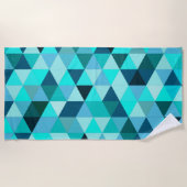 Modernes Aquamarines Dreiecksmuster Strandtuch (Vorderseite)