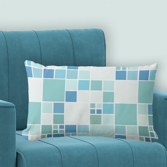 Modernes, Aquamarines, türkisfarbenes Muster Lendenkissen (A pillow with a geometric tile design in blue, teal, turquoise and green - beach house - modern)