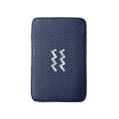 Modernes Aquarius-Zeichen auf der blauen Kohlefase Badematte (Vorderseite Vertikal)