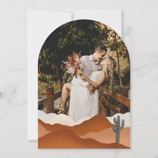 Modernes Arch Boho Wüstengebirge Hochzeitshochzeit Einladung (Rückseite)