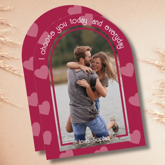 Modernes Arch Foto Hot Pink Valentinstag Einladung