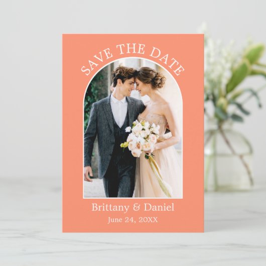 Modernes Arch Frame Foto Coral Save The Date (Stehend Vorderseite)
