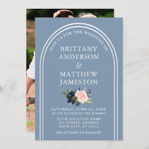 Modernes Arch Wedding Dusty Blue Pink Floral Foto Einladung