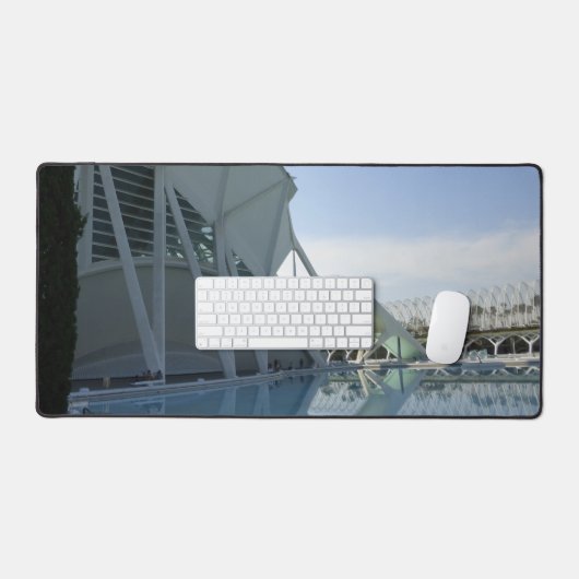 Modernes Architekturbüro in Valencia Schreibtischunterlage (Tastatur & Maus)