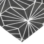 Modernes Art Deco Schwarz-weiß geometrisches Muste Tischdecke (Schrägansicht)