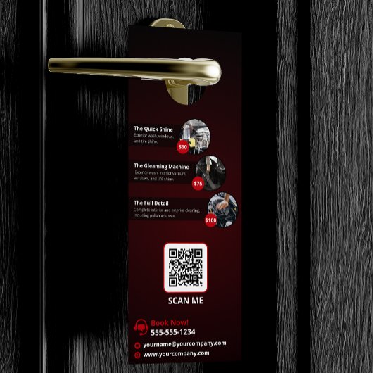 Modernes Auto zum Abwasch von Autos, das den Autov Türanhänger