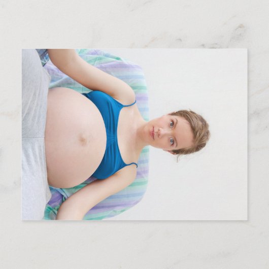 Modernes Baby Duwer Gender Reveal Fun Foto Einladungspostkarte (Rückseite)