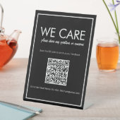 Modernes Basic Black QR Code Feedback Counter Sign Sockelschild (In Situ)