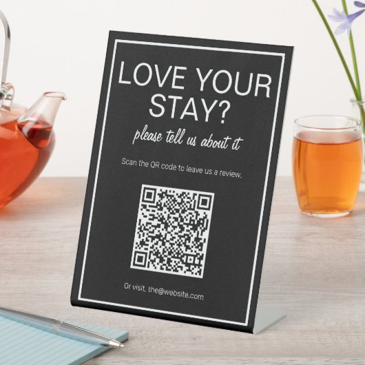 Modernes Basic Black QR Code Review Table Sign Sockelschild (In Situ)