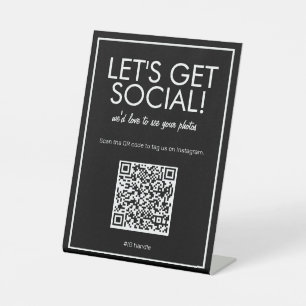 Modernes Basic Black Social Media QR Code Table Si Sockelschild