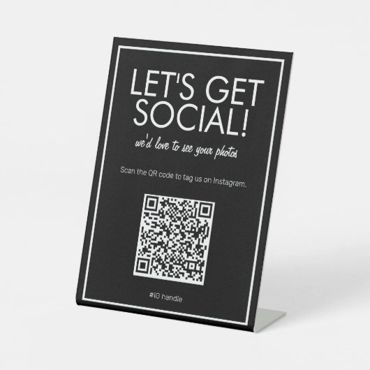 Modernes Basic Black Social Media QR Code Table Si Sockelschild (Vorderseite)
