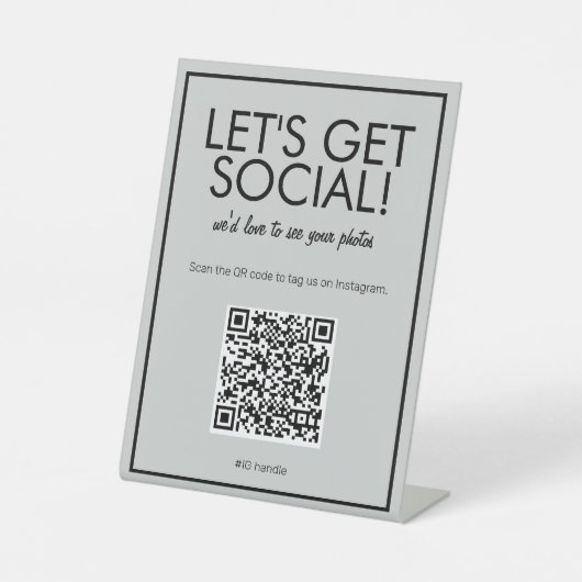 Modernes Basic Graue Social Media QR Code Table Si Sockelschild (Vorderseite)
