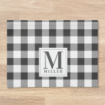 Modernes Bauernhaus Black Buffalo Karo Mit Monogra Geschirrtuch<br><div class="desc">Küchenhandtuch im Bauernstil mit personalisiertem Monogramm und Familienname auf festlichem Schwarz-Weiß-Büffel-kariert/Gingham/Karo-Muster.</div>