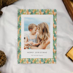 Modernes Baummuster Frohe Weihnachtsfamilie Foto Feiertagskarte<br><div class="desc">Moderne Aufnahme eines klassischen Weihnachtsmusters mit dieser minimalistischen und einfachen Kollektion,  um mit Ihrem eigenen Text und Familienbild zu gestalten.</div>