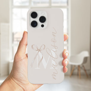 Modernes Beige Bow Initial Monogram iPhone 16 Pro Max Hülle