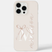 Modernes Beige Bow Initial Monogram Case-Mate iPhone Hülle (Rückseite)