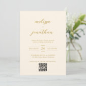 Modernes Beige Gold Foto Monogram QR Code Wedding Einladung (Stehend Vorderseite)
