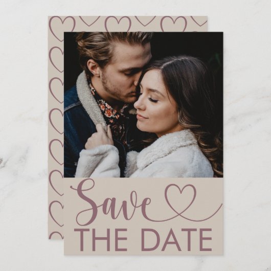 Modernes Beige & Maroon Foto & Herz Save the Date (Vorne/Hinten)