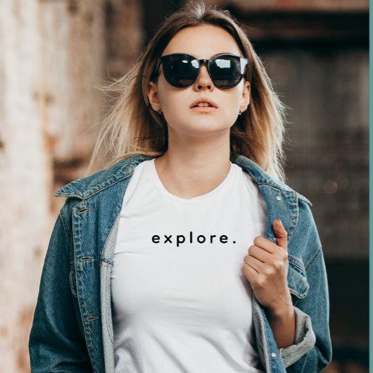 Modernes, benutzerdefiniertes Erforschen von Text  T-Shirt