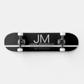 Modernes Berufliches Minimaldesign | Schwarz und W Skateboard (Horizontal)