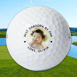 Modernes, bestes GRANDPA per Par Custom Foto Golfball<br><div class="desc">Bester Opa Par ... Zwei Ihrer Lieblingssachen, Golf und Ihre großen Kinder ! Jetzt kannst du sie mitnehmen, während du 18 Löcher spielst. Passen Sie diese Golfbälle mit dem beliebten Foto und dem Namen Ihres Enkels an. Gutes Geschenk für alle Golfer und Golfliebhaber, Großväter von den Kindern ! COPYRIGHT ©...</div>