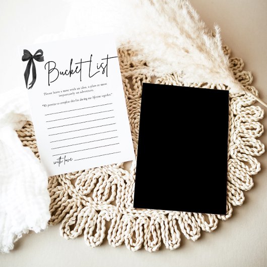 Modernes Black Bow Bucket List Brautparty Game Einladung