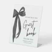 Modernes Black Bow Graduation Party Guest Book Sig Sockelschild (Vorderseite)