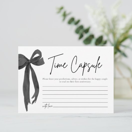 Modernes Black Bow Time Capsul Brautparty Game Einladung (Stehend Vorderseite)