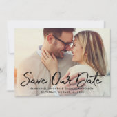 Modernes Black Brushed Script-Hochzeitsskript-Foto Ankündigung (Vorderseite)