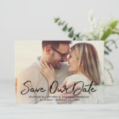 Modernes Black Brushed Script-Hochzeitsskript-Foto Ankündigung (Stehend Vorderseite)