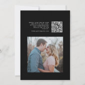 Modernes Black Contemporary Script Foto Wedding QR Einladung (Rückseite)