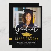 Modernes Black & Gold Class-Foto 2025 Grad Cap Einladung (Vorne/Hinten)