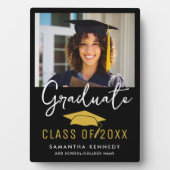 Modernes Black & Gold Class-Foto 2025 Grad Cap Fotoplatte (Vorderseite)