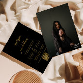 Modernes Black & Gold Foto Monogram QR Code Weddin Einladung