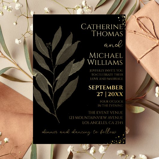 Modernes Black Gold Leaf Wedding Monogram Folieneinladung