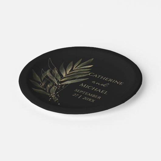 Modernes Black Gold Leaf Wedding Monogram Pappteller (Schrägansicht)