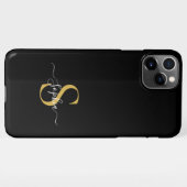 Modernes Black Gold Monogram Stilvoller Skriptname iPhone Hülle (Rückseite (Horizontal))