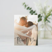 Modernes Black Overlay-Foto für Hochzeitsskripte Dankeskarte (Stehend Vorderseite)