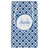 Modernes, blau-weiß geometrisches Monogramm mit Na Kleine Geschenktüte (Vorderseite)