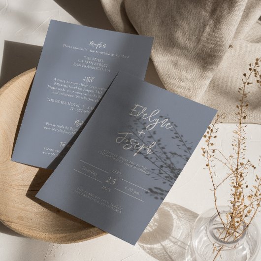 Modernes, blauer Boho-Chic in einer Hochzeit Einladung