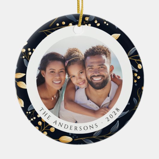 Modernes Blue and Gold Christmas Leaf Round Foto Keramik Ornament (Vorne)