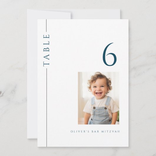 Modernes Blue Bar Mitzvah Tischnummer mit Foto (Rückseite)