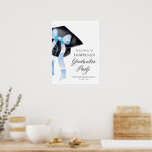 Modernes Blue Bow Coquette Graduation Cap Willkomm Poster (Küche)