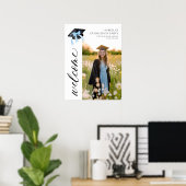 Modernes Blue Bow Coquette Graduation Cap Willkomm Poster (Heimbüro)