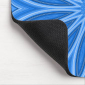 Modernes Blue Floral Design Artisan Mousepad (Ecke)